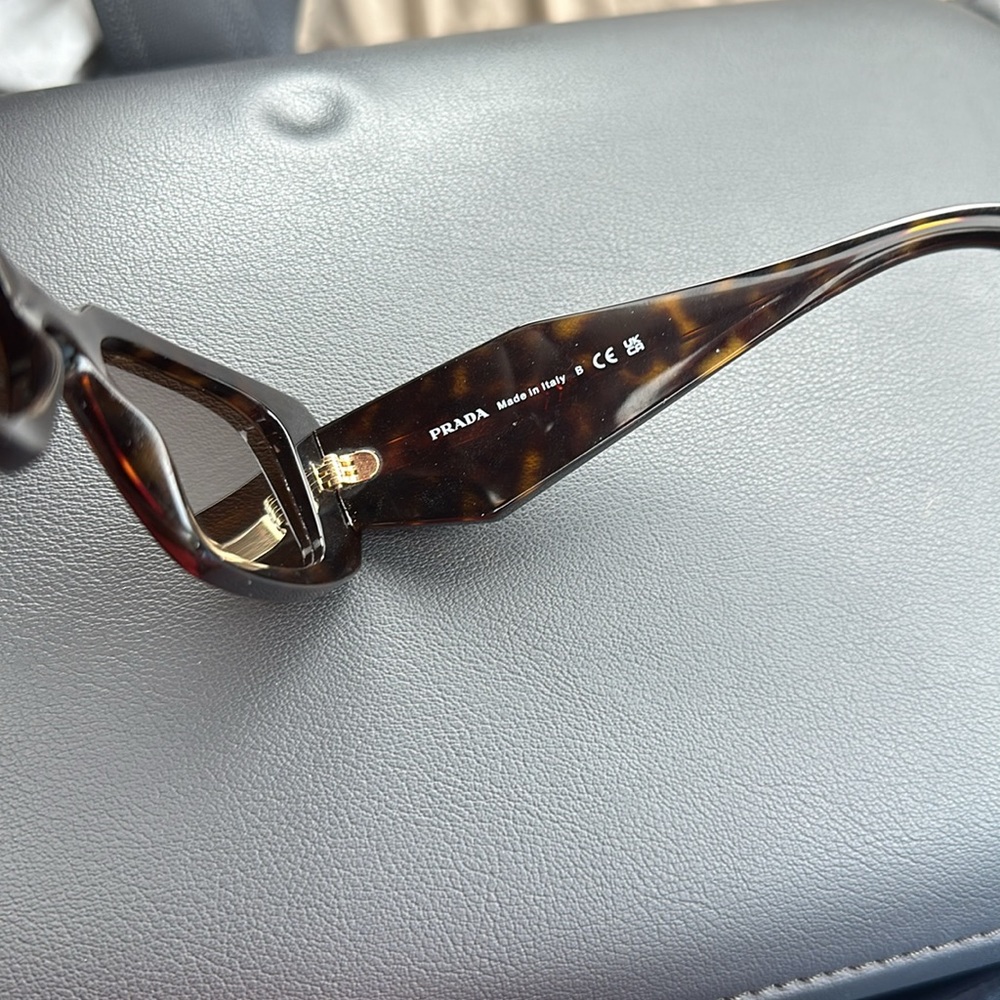 PRADA Tortious Scultoreo Narrow Sunglasses in Havana Sunglasses PR 17WS - Picture 15 of 16